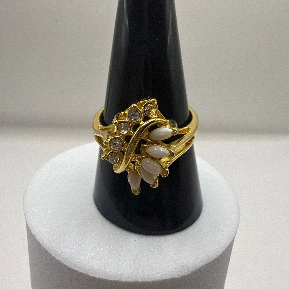 VTG Gold Tone White Cabochon Clear Rhinestone Cluster Statement Ring‎ Size 8.5